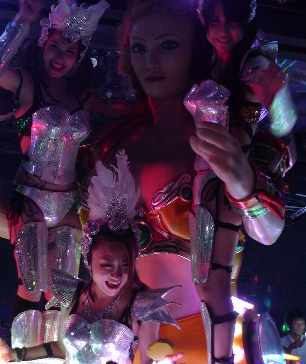 shinjuku kabukicho robot restaurant tokyo