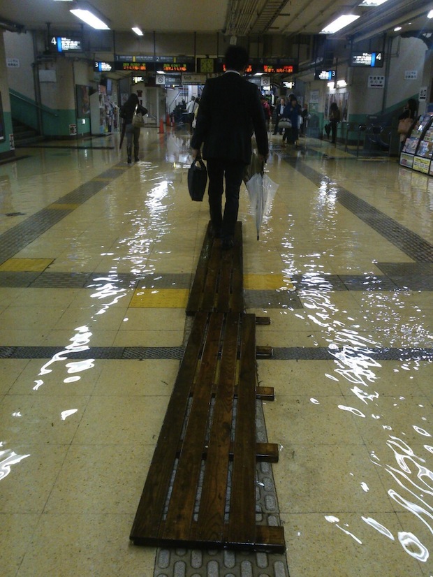 typhoon wipha hit tokyo big storm ten years decade