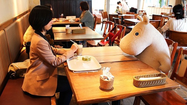 japan tokyo dome city laqua moomin cafe bakery anti-loneliness lonely customers diners eat alone characters