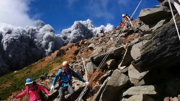 japan volcano eruption mountain mt ontake hikers climbers flee escape