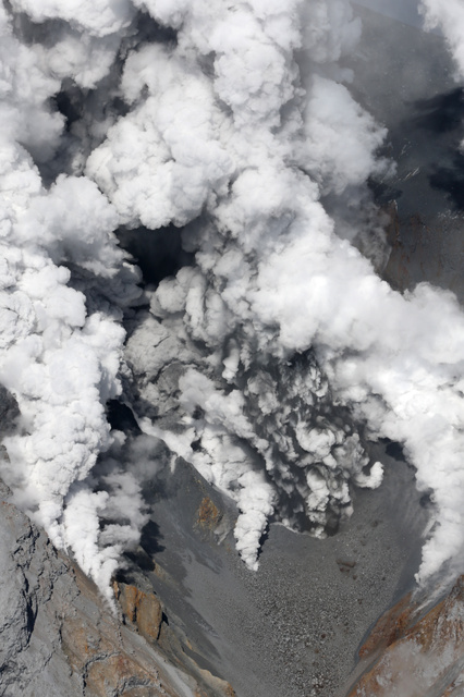 mt ontake volcano japan eruption