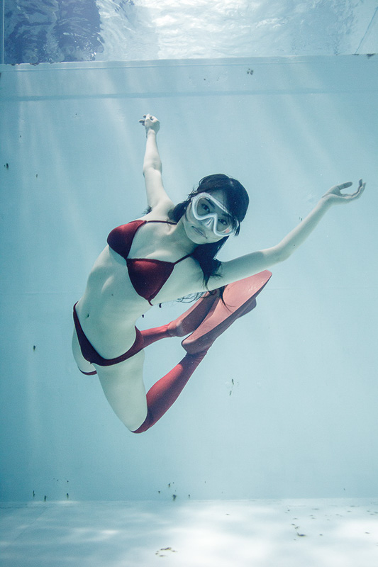 Underwater Knee-High Girls plus: a photography book 