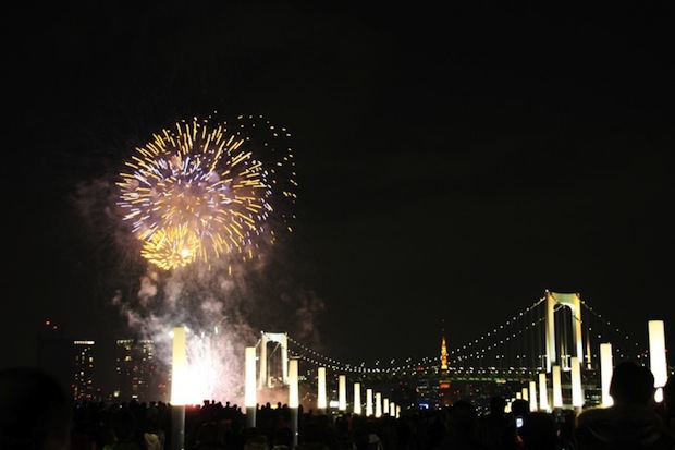 odaiba rainbow fireworks display