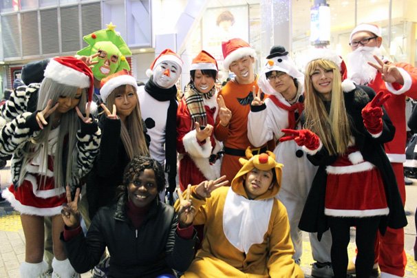 christmas eve japan tokyo shibuya santa cosplay