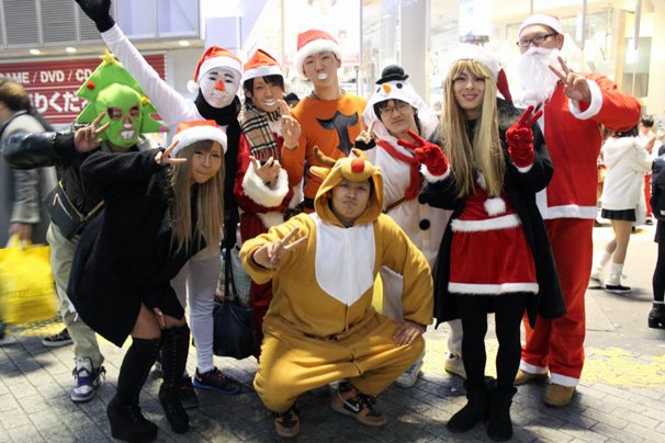 christmas eve japan tokyo shibuya santa cosplay