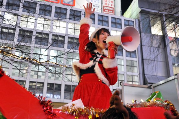 Christmas Eve In Tokyo Celebrated By Mass Santa Cosplay In Shibuya Japan Trends