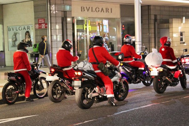 christmas eve japan tokyo shibuya santa cosplay motorbike