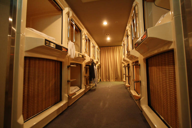 tokyo capsule hotel accommodation stay cheap