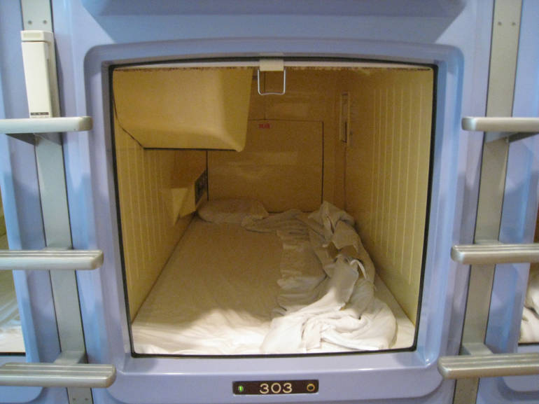 tokyo capsule hotel accommodation stay cheap