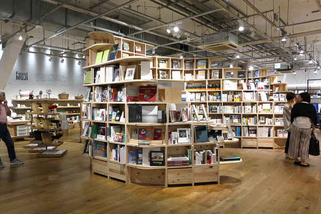 muji yurakucho atelier bow wow bookcase bookshelves store