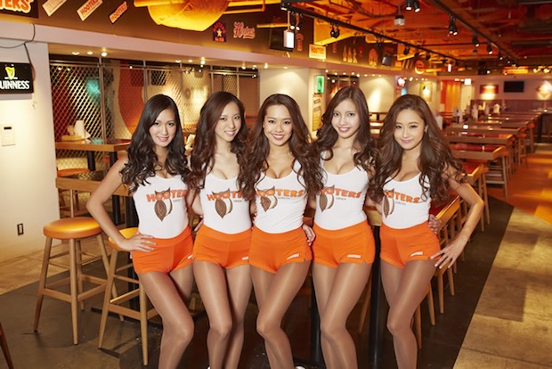 hooters japan shibuya gaming bar namco sports