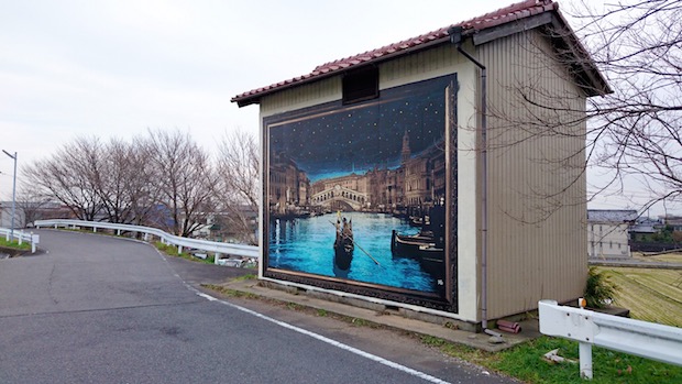 roamcouch japanese street artist gifu mural warehouse venice gondola