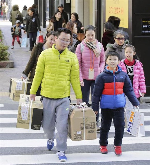 chinese tourists bakugai shopping japan tokyo