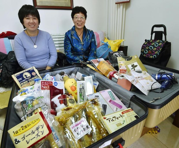 chinese tourists bakugai shopping japan tokyo