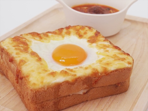 studio ghibli anime exhibition roppongi hills tokyo cafe themed menu burger bread laputa