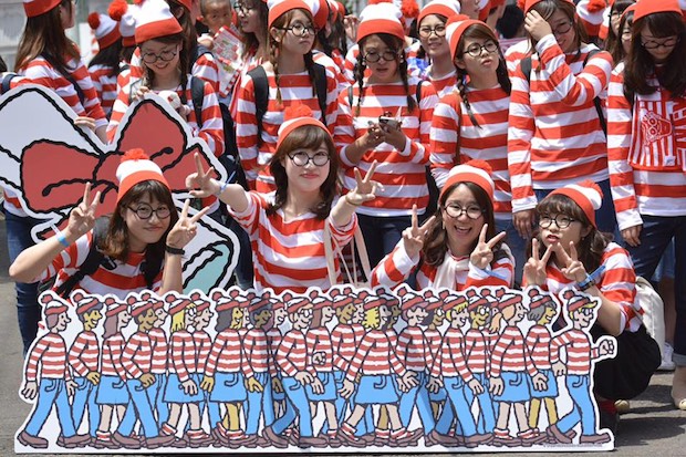 wheres wally waldo cosplay costume dress-up event japan osaka aichi tokyo