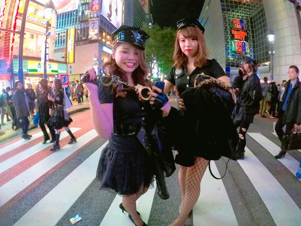 halloween tokyo shibuya japan costumes photo crazy hachiko scramble crossing