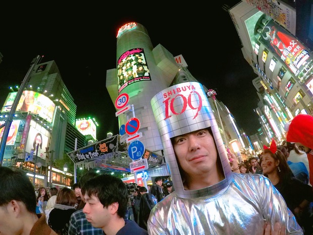 halloween tokyo shibuya japan costumes photo crazy hachiko scramble crossing