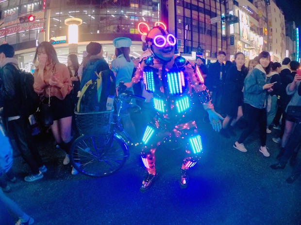 halloween tokyo shibuya japan costumes photo crazy hachiko scramble crossing