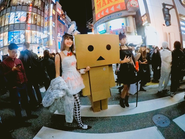 halloween tokyo shibuya japan costumes photo crazy hachiko scramble crossing