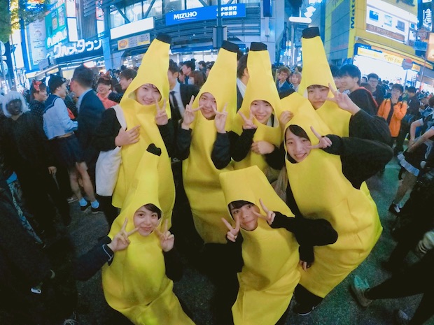 halloween tokyo shibuya japan costumes photo crazy hachiko scramble crossing