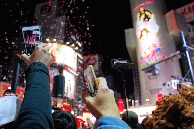 shibuya scramble crossing new year eve countdown event