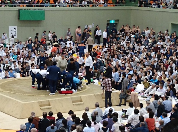sumo ring women told to leave