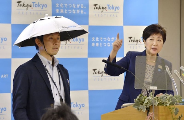 hat parasol umbrella heat summer protection japan tokyo olympics 2020 criticized mocked joke stupid funny