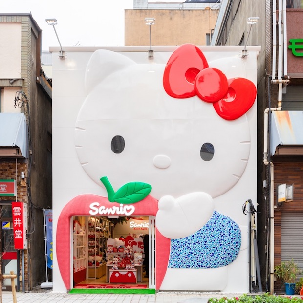 hello kitty rickshaw tokyo asakusa japan tourists ride