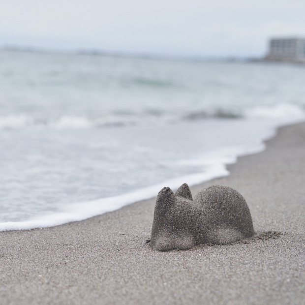 neko cup sand sleeping cat japan sculpture
